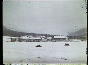 Image représentant France Les Alpes, Barats, Chamonix - Village des Barats et brume s/ la Vallée