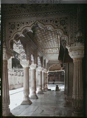 Image représentant Le dargâh de Nizamuddin, sanctuaire soufi construit sur la tombe de Hazrat Khawaja Nizamuddin Auliya (1238-1325)