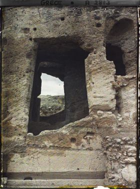 Image représentant Une des niches d'une abside de la Fontaine Pirène inférieure