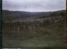 Image représentant France, Bois Le Prêtre, Une vue d'ensemble du Cimetière du Pétant
