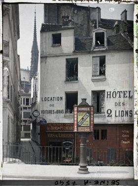 Image représentant Débit de boissons 1, rue des Ursins à l'angle de la rue des Chantres ; vue prise du quai aux Fleurs