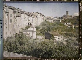 Image représentant Rangée d'habitations au sud de la ville
