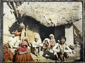 Image représentant Groupe de villageois (ou famille ?)