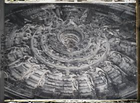 Image représentant Décor sculpté à l'intérieur d'un dôme du temple jaïn de Bhagawan Mahavira