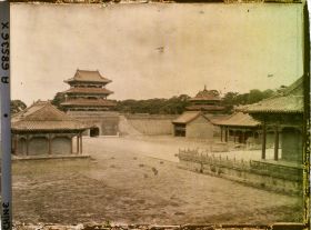 Image représentant Zhaoling (" tombeau Lumineux "), appelé aussi Beiling (" tombeau du Nord ")