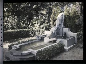 Image représentant L'exposition des arts décoratifs, la fontaine au bouc