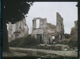 Image représentant France, Verdun, Un coin de la place du Maréchal Pétain