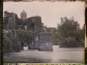 Image représentant France, Sauveterre de Béarn, Sauveterre vu des bords du Gave d'Oloron