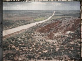 Image représentant Espagne, de Léon à Astorga, Une petite dépression cultivée en avant d'Astorga