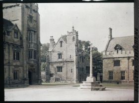 Image représentant La première cour de Magdalen College
