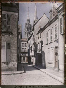 Image représentant La cathédrale vue depuis le 2 de la rue Saint-Martin