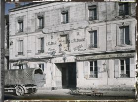 Image représentant L'hôtel garage de l'Eléphant, place du Champ-de-Mars