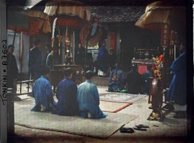 Image représentant Une célébration du rituel au temple Te ky-phuc, lors d'une cérémonie pour demander le bonheur