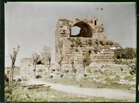Image représentant Tour renforçant les remparts de la ville médiévale