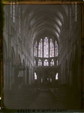 Image représentant La nef de l'église Saint-Pierre