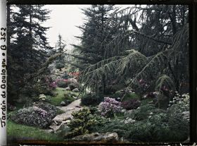 Image représentant Paysage du " sanctuaire japonais " se découvrant à la sortie du " village japonais "