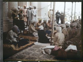 Image représentant La cérémonie du Tula Daan pendant le Jubilé célébrant les cinquante ans de règne du maharajah Jagatjit Singh