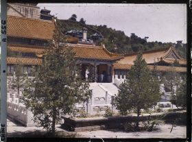 Image représentant La première cour de Paiyundian (" salle des Nuées Ordonnées ") du palais d'Été Yiheyuan ("  jardin de la Concorde Entretenue  ")