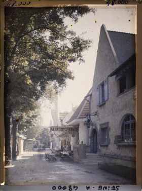 Image représentant L'Exposition des arts décoratifs, Le Village français, Boulangerie Au Pain de France architecte Alfred Levard, Kern boulanger