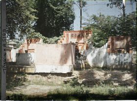 Image représentant Un enfant dans un autel champêtre