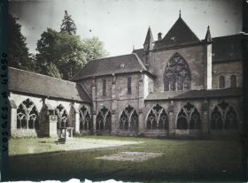 Image représentant France, St Dié, Le Cloître et la Cathédrale