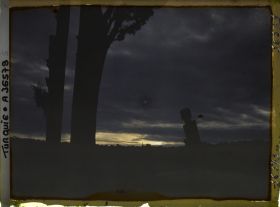 Image représentant Turquie, Constantinople - Eyoub, Cimetière d'Eyoub - Coucher de Soleil au Cimetière d'Eyoub