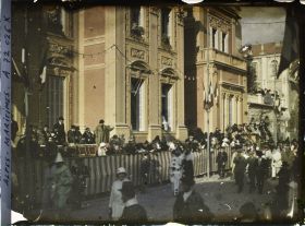 Image représentant Le public privilégié assistant au défilé du carnaval