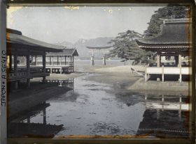 Image représentant Le sanctuaire Itsukushima, vue sur le torii marin