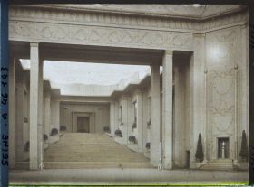 Image représentant L'Exposition des arts décoratifs, Escalier monumental du Grand Palais