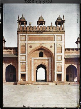 Image représentant La Porte du Roi, entrée est de Jama Masjid ou Grande Mosquée