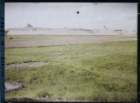 Image représentant Vue du paysage près de la pyramide à degrés du Djéser (IIIe dynastie)