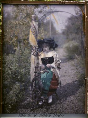 Image représentant Portrait d'Elisabeth Hincky, fille du Maire de Massevaux, filant