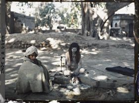 Image représentant Un sadhu (ascète errant) couvert de cendres (shivaïte)