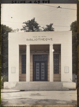 Image représentant L'Exposition des arts décoratifs, Porte de la bibliothèque de la ville de Reims