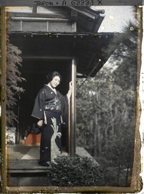Image représentant Hina-matsuri (fête des filles) : femme en kimono
