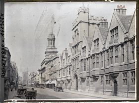 Image représentant High street avec Brasenose college sur la droite