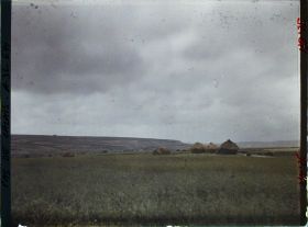 Image représentant France, Carency, Aspect du sol pris du moulin Topart vers l'Eperon de Souchez