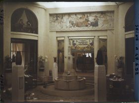 Image représentant L'Exposition des arts décoratifs, Pavillon de la Ville de Paris, la cour-jardin d'un hôtel particulier