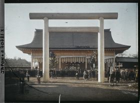 Image représentant Funérailles de l'Empereur Taisho-Tenno (Yoshihito), Shinjuku Gyoen (Parc Impérial de Shinjuku), sanctuaire contenant le char funèbre
