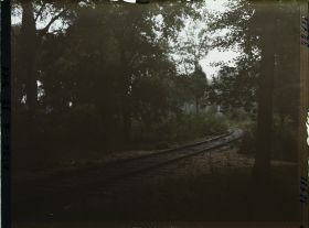 Image représentant France, Forêt de Compiègne, Carrefour de l'Armistice, emplacement du train du Maréchal Foch