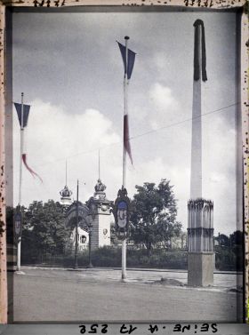 Image représentant Mâts décoratifs porte Maillot pour les fêtes de la Victoire des 13 et 14 juillet