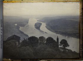 Image représentant Panorama sur le Rhin laissant apparaître l'île de Nonnenwerth