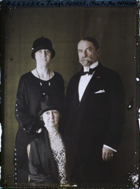 Image représentant Le juge Edwin Brewington Parker,  son épouse et miss Paterson