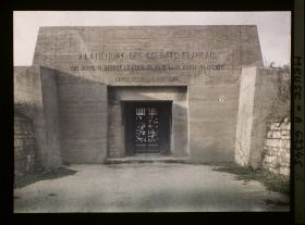 Image représentant Meuse, Douaumont, Portique d'entrée de la Tranchée des baïonnettes
