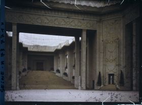 Image représentant L'Exposition des arts décoratifs, Escalier monumental du Grand Palais