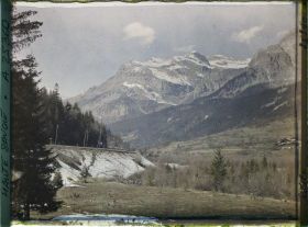 Image représentant France Les Alpes, Vallée de Chamonix ; Village de Servoz, la Vallée de l'Arve et la pointe de Plate