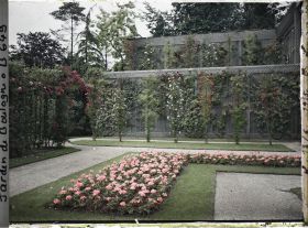 Image représentant Parterre nord-ouest du jardin français, situé près de la serre et du verger-roseraie