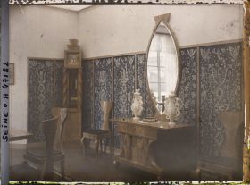 Image représentant L'Exposition des arts décoratifs, Section de la Pologne, sur le Cours-la-Reine, salle à manger, mobilier de Jastrzebowski