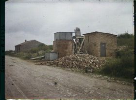 Image représentant France, Bouchavesnes, Pompe du Village mue par un moteur à essence