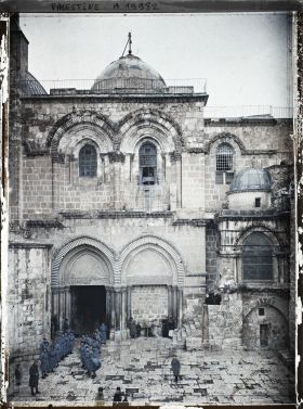 Image représentant Soldats français de l'escorte du Cardinal Dubois sur le parvis du Saint Sépulcre